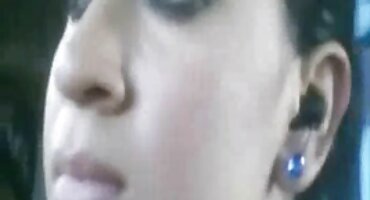 sex 3x.net Cô ấy cho một công jav full hd việc thổi trong khi làm việc.